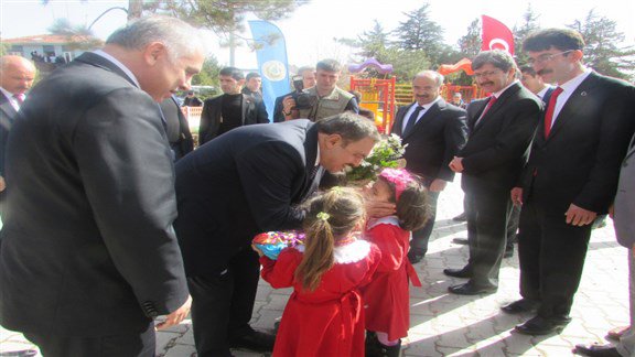 T.C. Orman Ve Su İşleri Bakanımız Prof. Dr. Sayın Veysel Eroğlu Yaylabağı Şehit Ahmet Öztürk İlkokulumuzu Ziyaret Etti