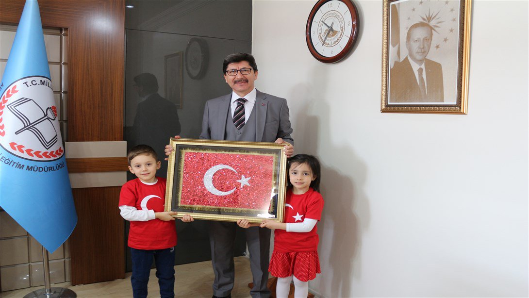 Emine Efiloğlu Anaokulu Öğrencilerimiz İl Milli Eğitim Müdürümüz Metin  YALÇINı Makamında Ziyaret Etti