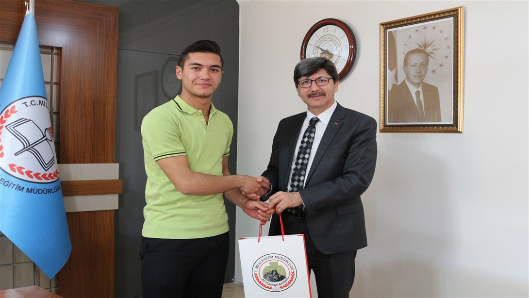 Türkiye Karate Şampiyonu Öğrencimiz İl Milli Eğitim Müdürümüz Metin YALÇINı Ziyaret Etti