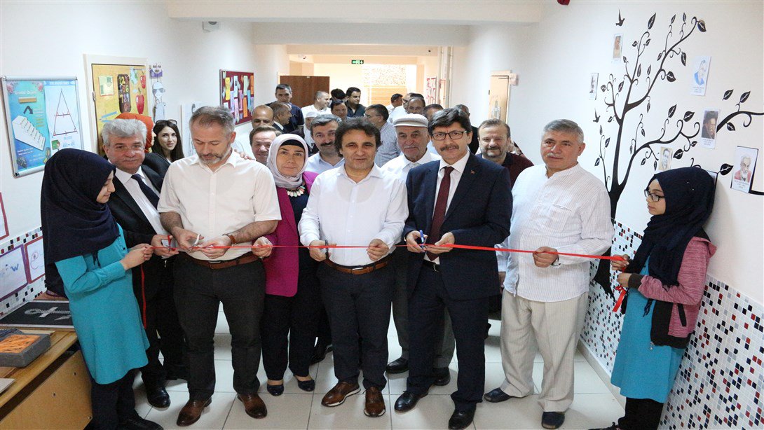 İl Milli Eğitim Müdürümüz Metin YALÇIN Kütüphane ve Ebru Sergisi Açılışlarını Gerçekleştirdi...