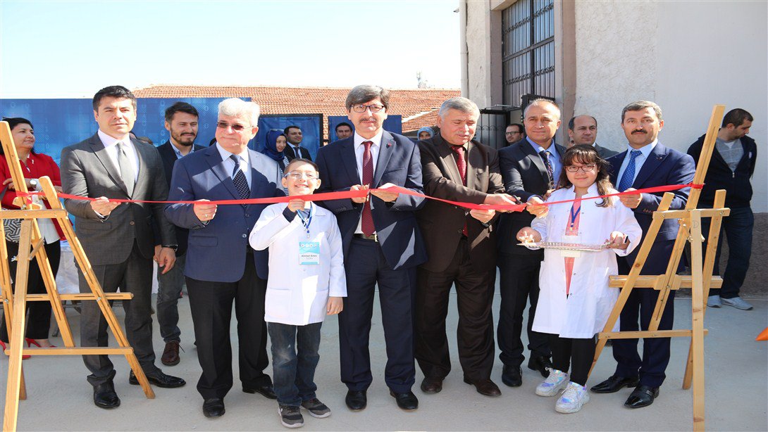 İl Milli Eğitim Müdürümüz Metin YALÇIN TÜBİTAK 4006 Bilim Fuarı'nın Açılışını Gerçekleştirdi...