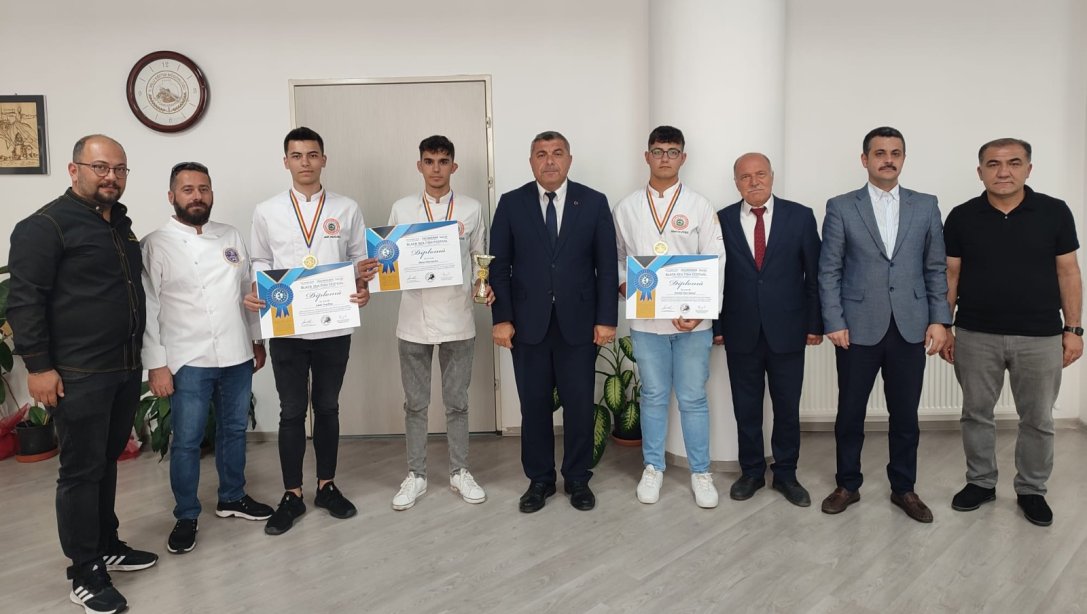Erasmus+ Akreditasyon Projesi İle Romanya 'daki Beceri Yarışmasına Katılan Genç Öğrencilerimiz 4 Altın 2 Gümüş Madalya ile Döndüler...