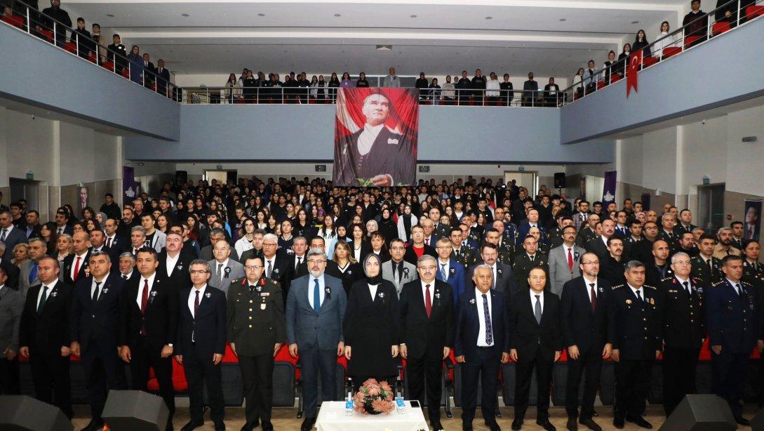 İl Milli Eğitim Müdürümüz Miraç Sünnetci 10 Kasım Atatürk'ü Anma Programına Katıldı...